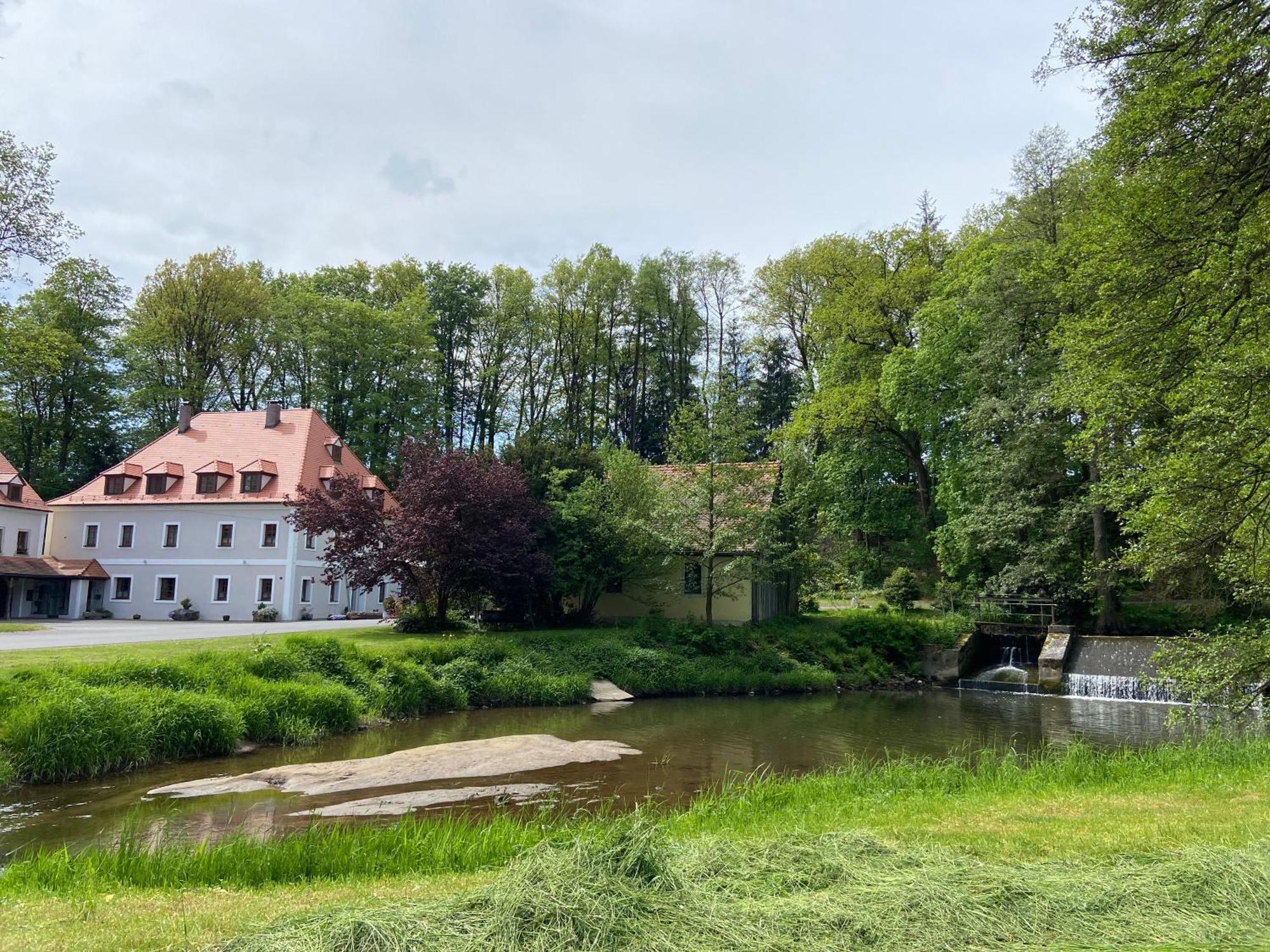 Landhotel Kahrmuehle Pressath Екстериор снимка